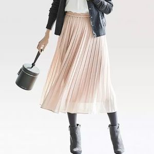 Uniqlo pale pink pleated chiffon midi skirt nwot